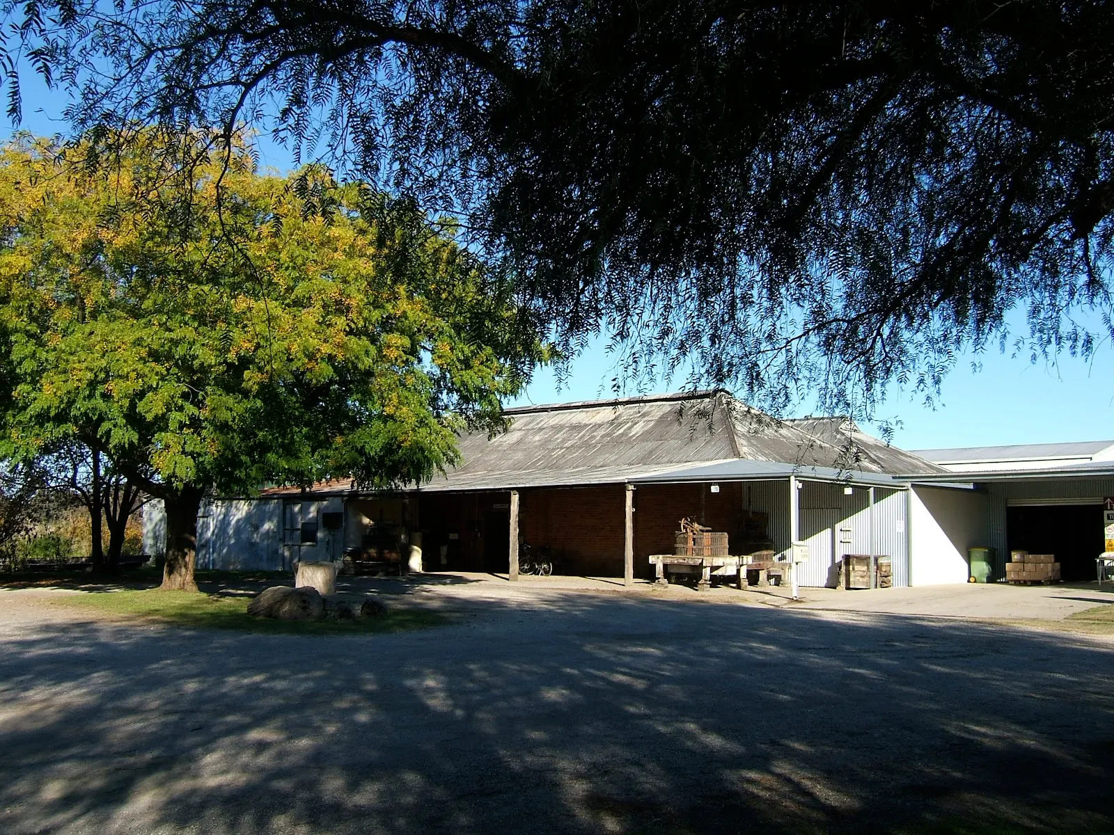 Chambers Rosewood Winery & Vineyards