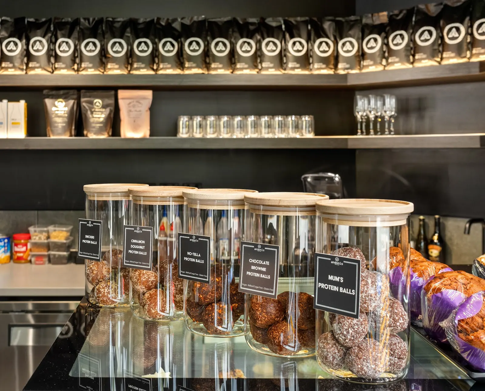 Andonis Cafe & Bar, Stretton