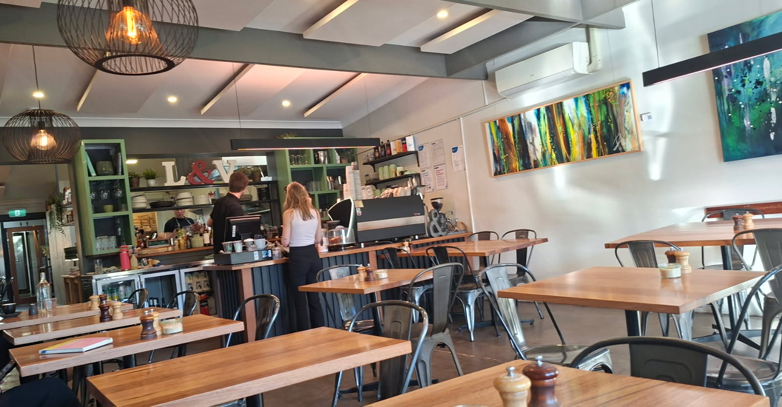 Leaf & Vine Cafe and Wine Bar