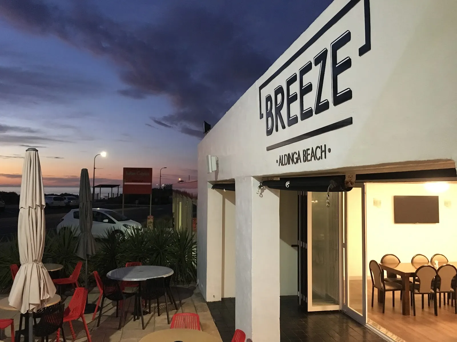 Breeze Cafe & Bar