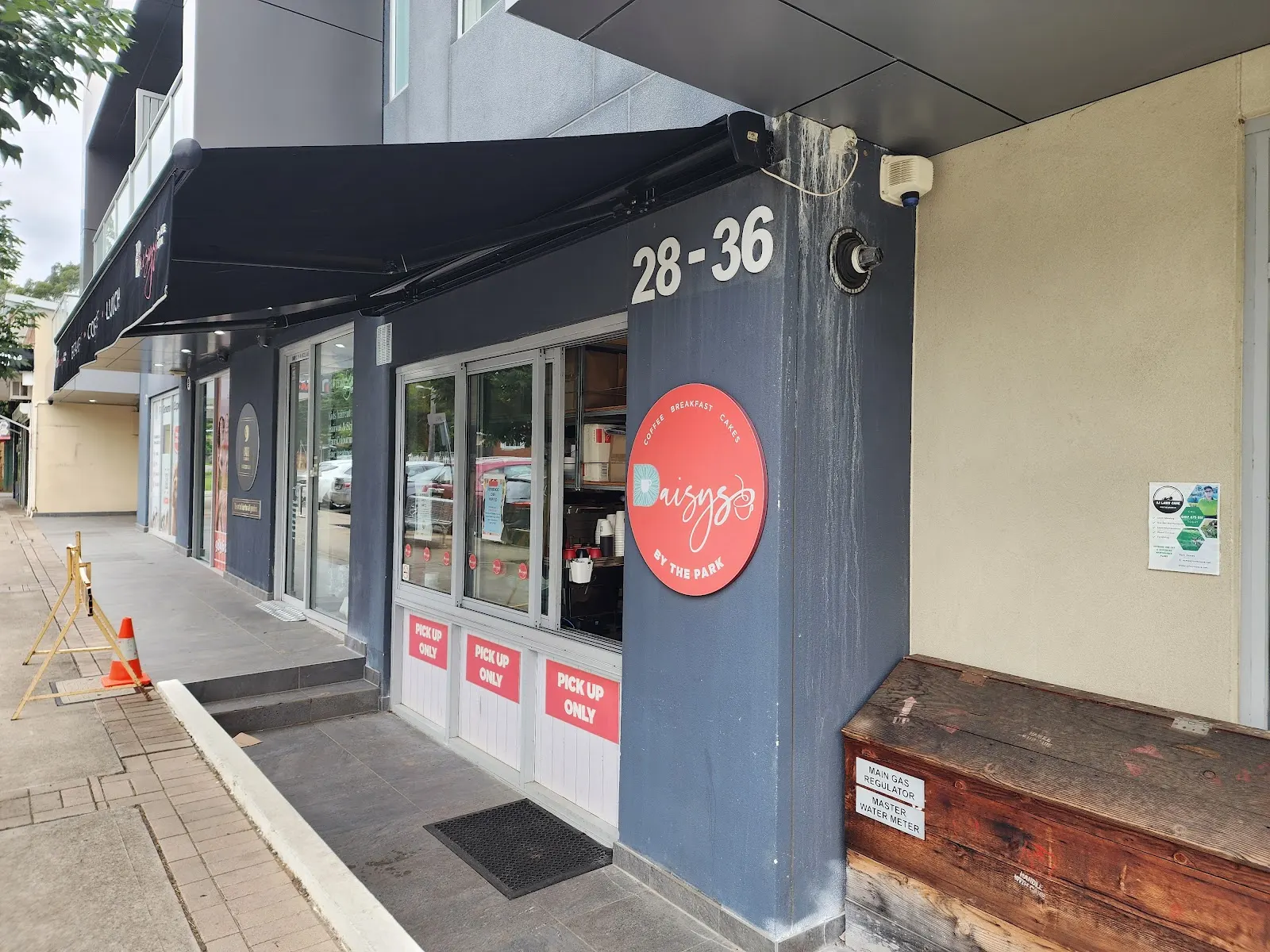 Daisys By The Park - Cafe Dundas