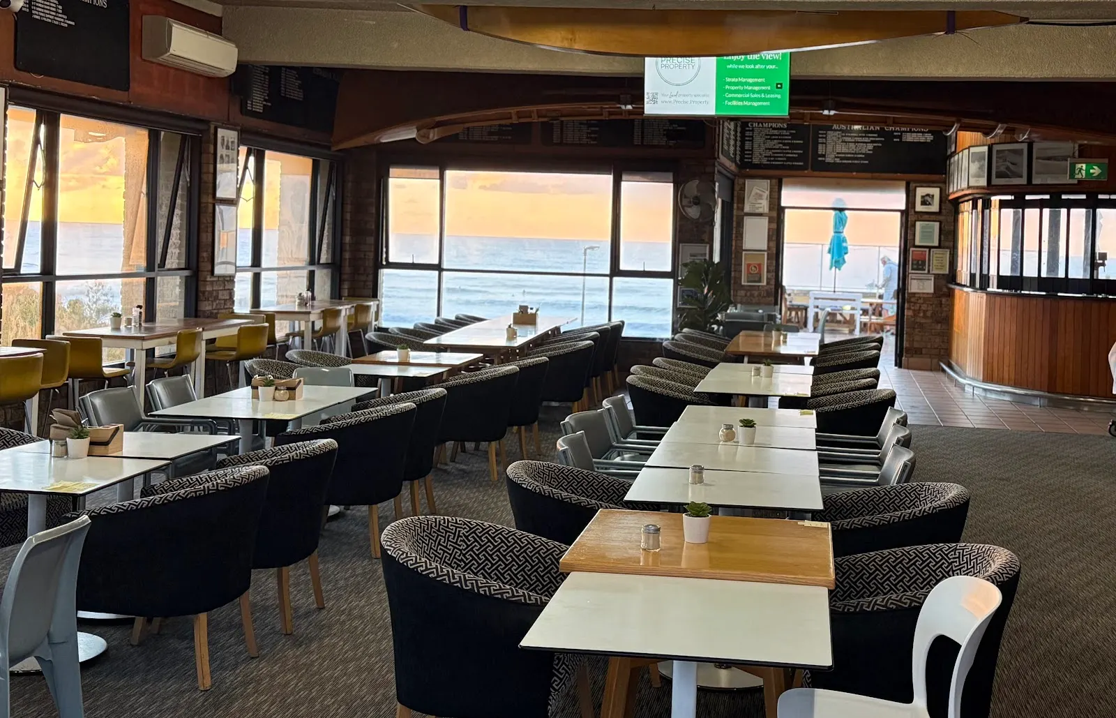 FOUR Knots Cafe