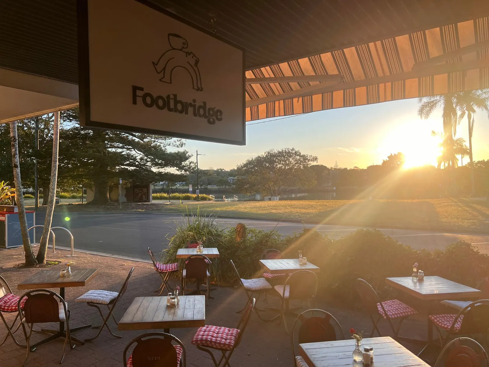 Footbridge Cafe