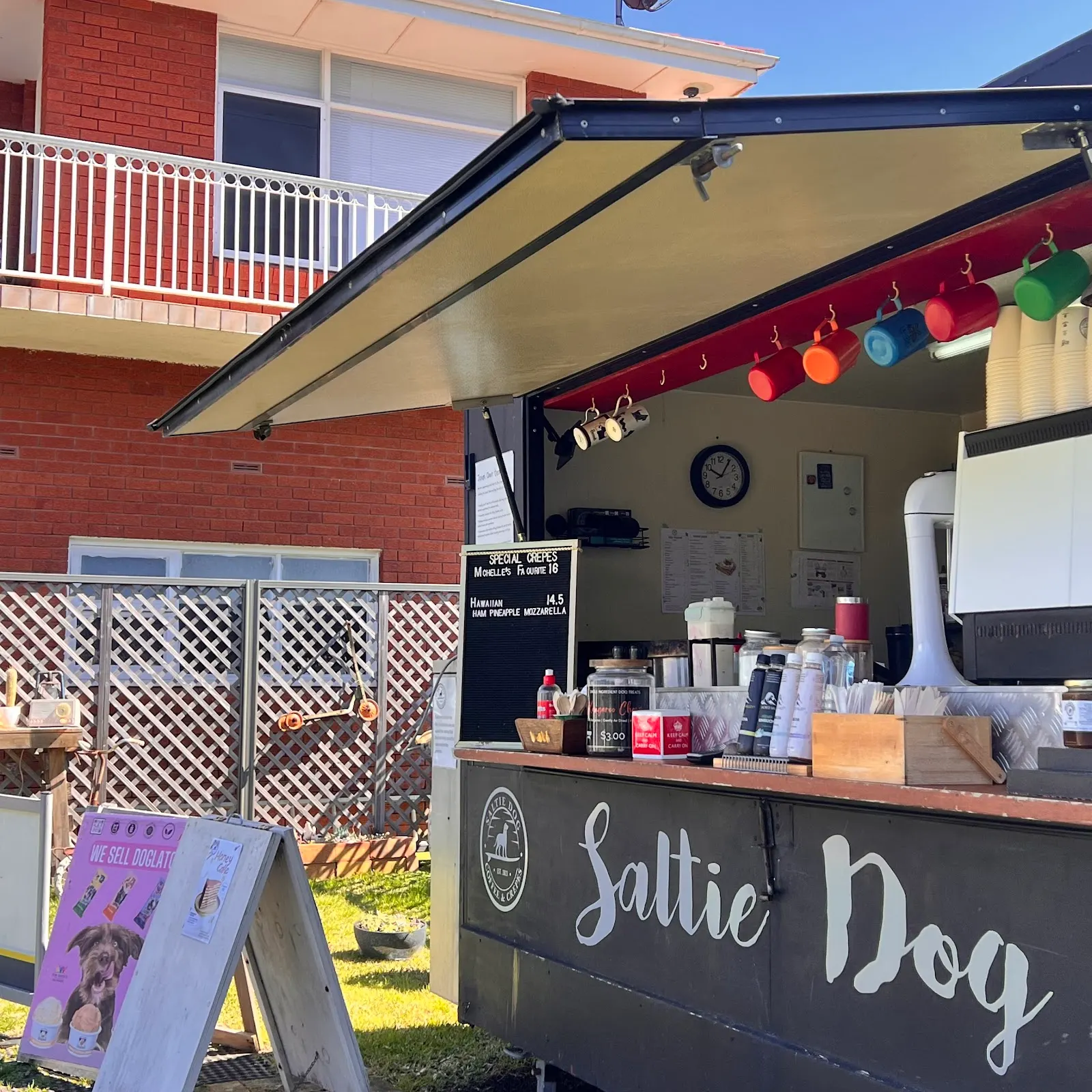 Saltie Dog - Coffee & Crêpes