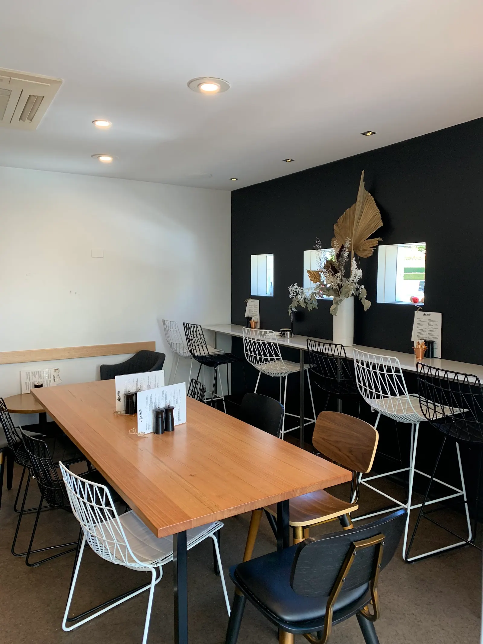 Aroma's Cafe