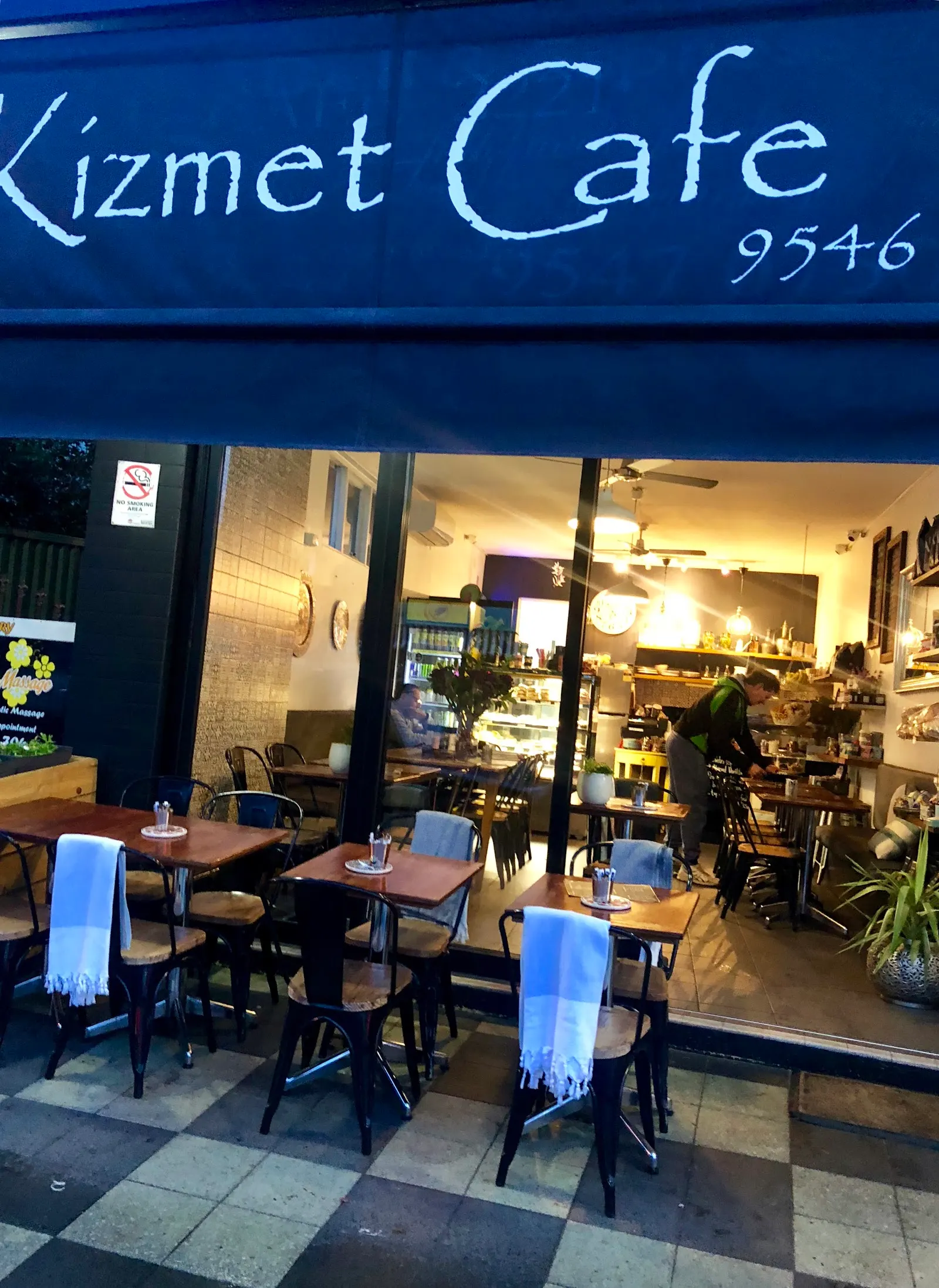 Kizmet Cafe