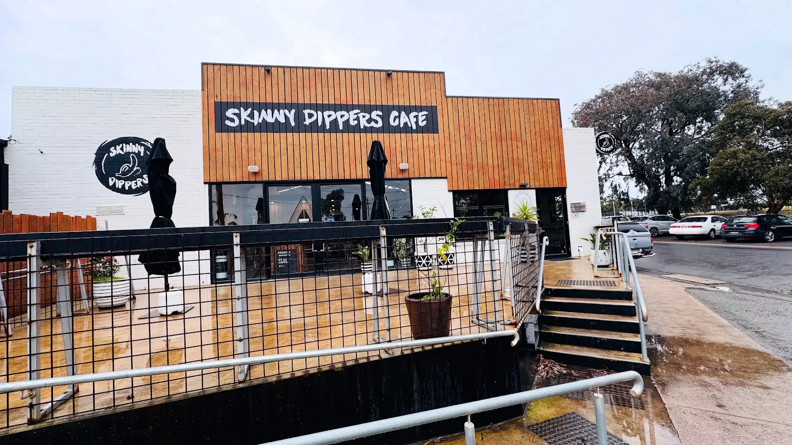Skinny Dippers Cafe