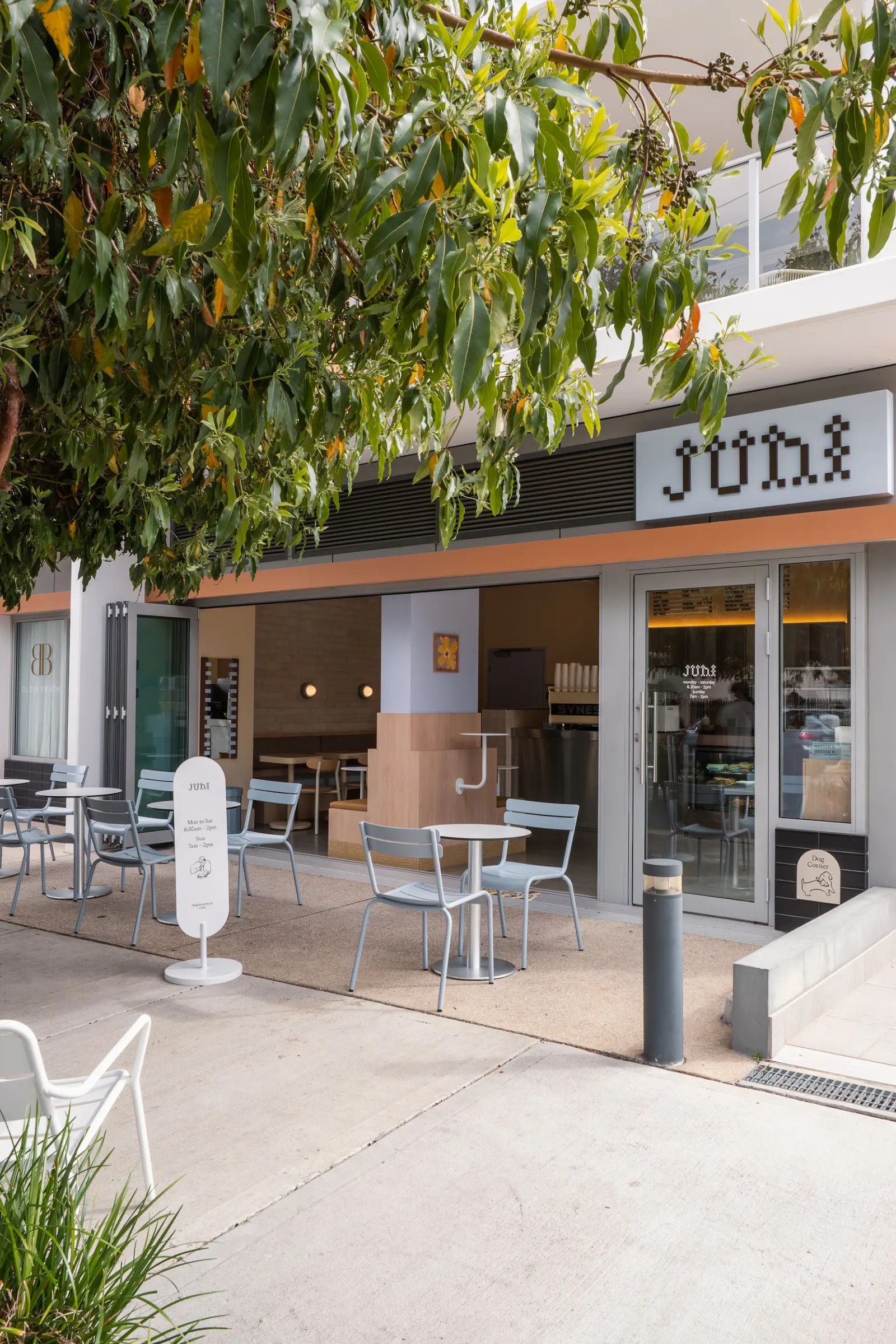 JUNI Cafe