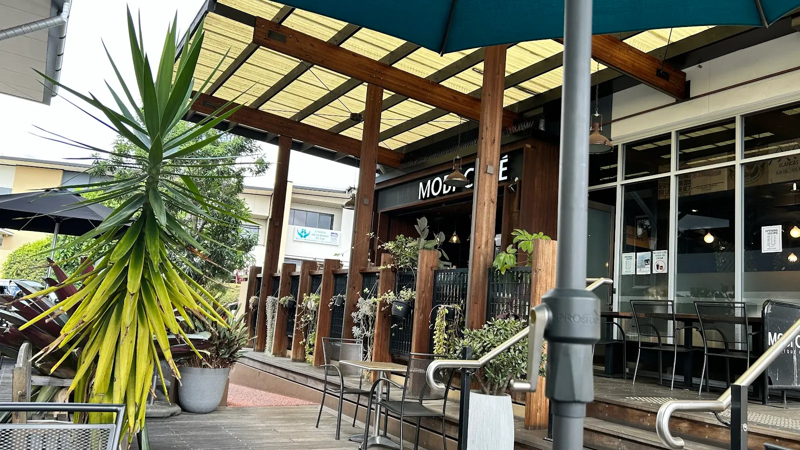 MOBI CAFÉ key office