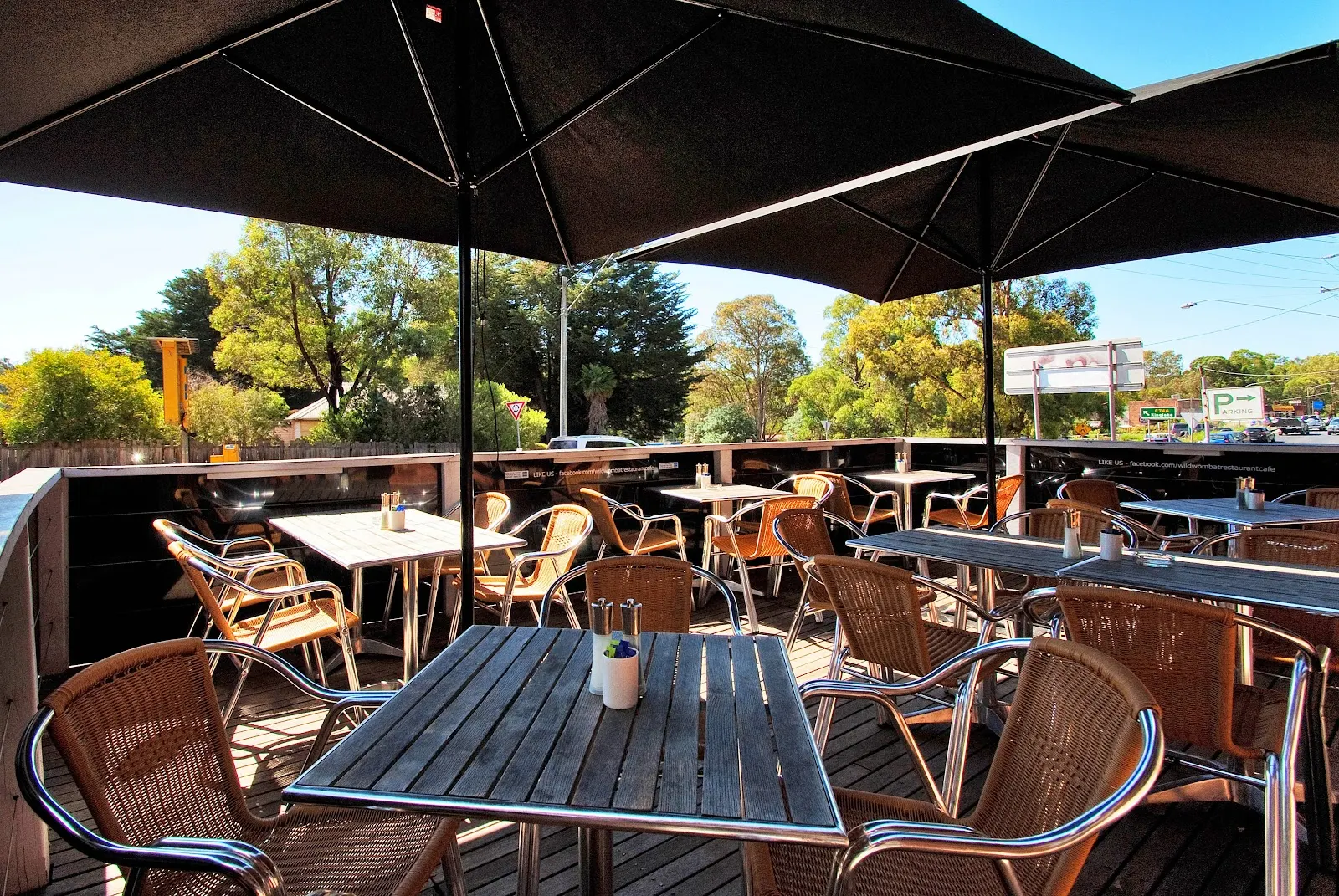 WILD WOMBAT Cafe