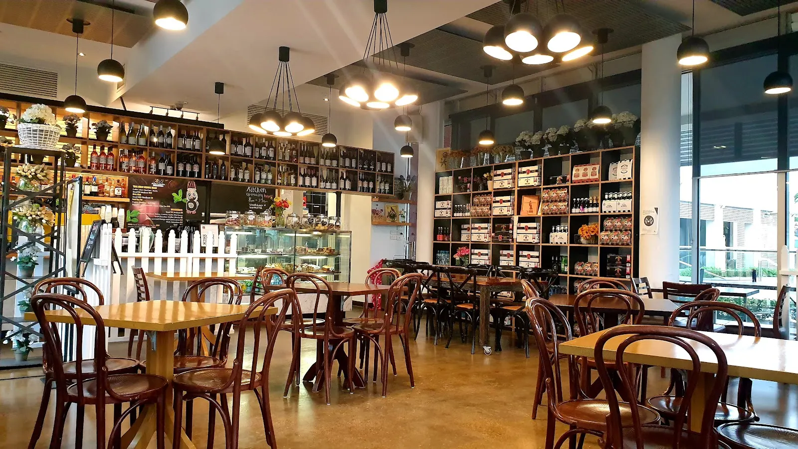 Alamanda Cafe & Bistro