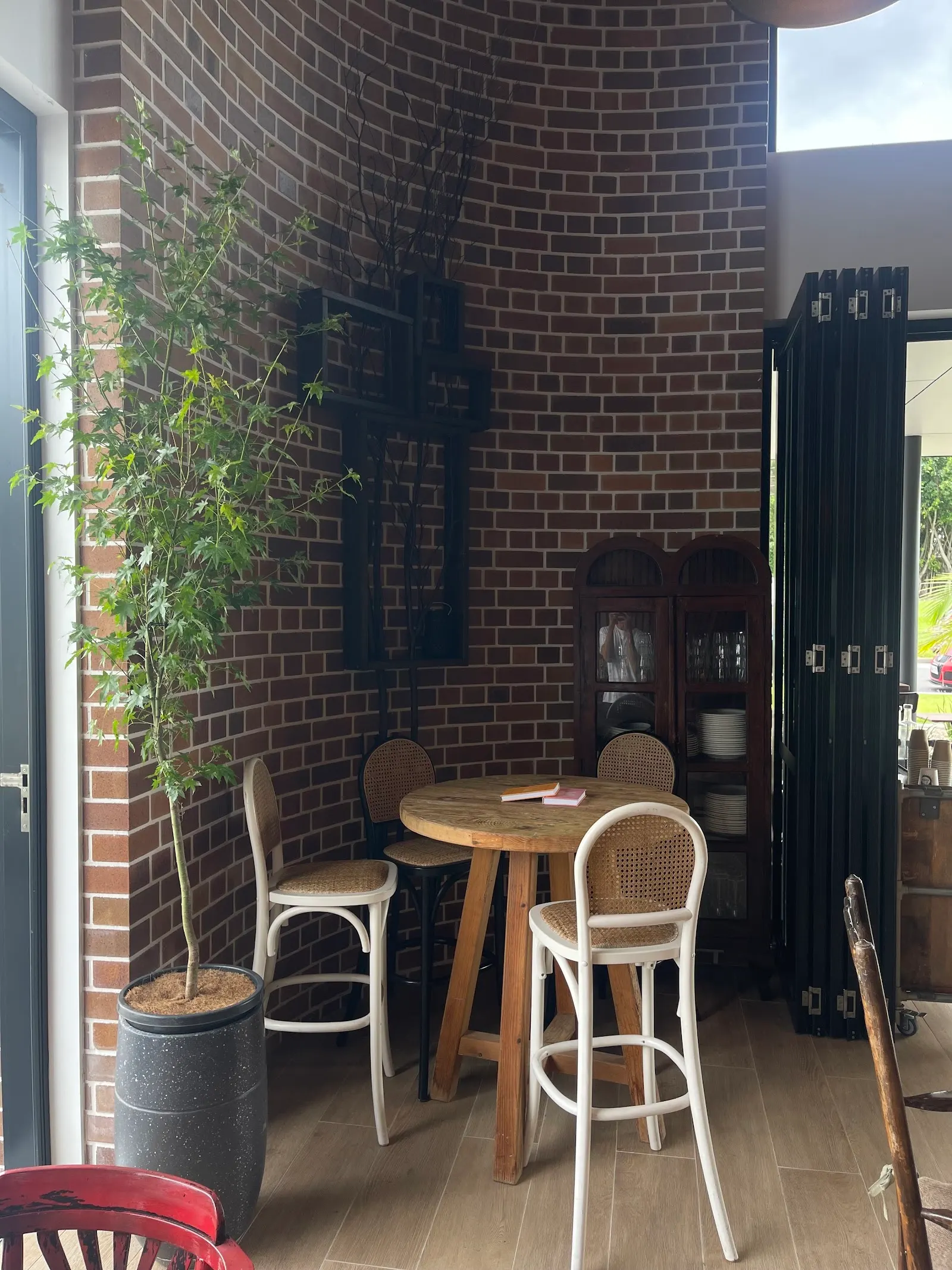 Rise & Set Restaurant Cafe