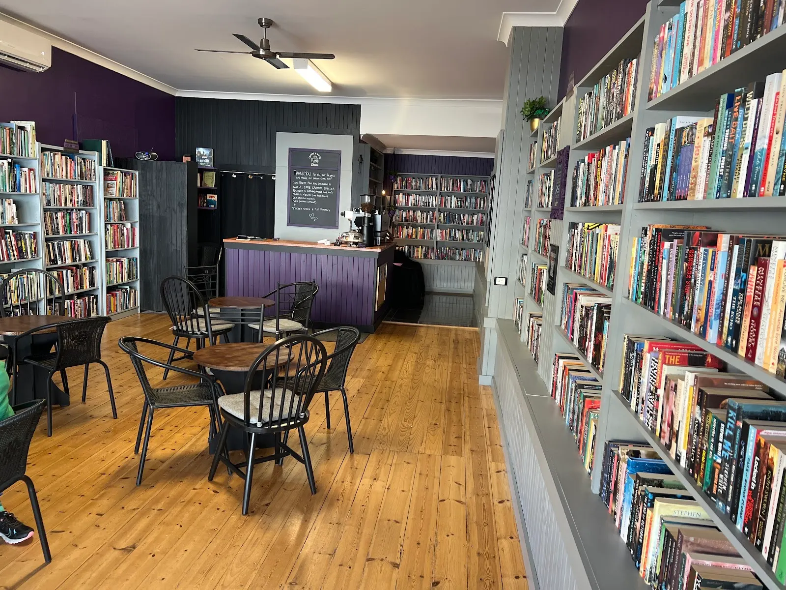 Coffee & Book Realm