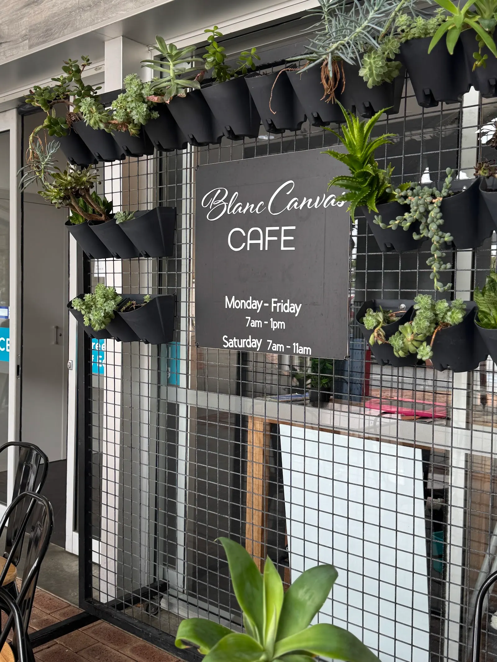 Blanc Canvas Cafe