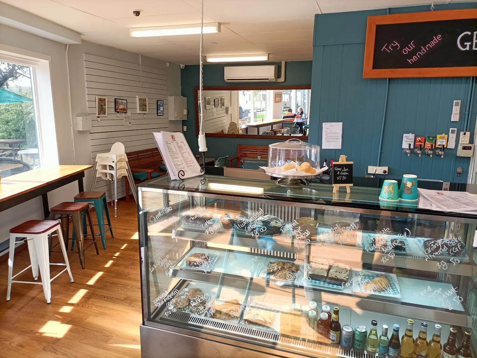 Pelican's Cafe