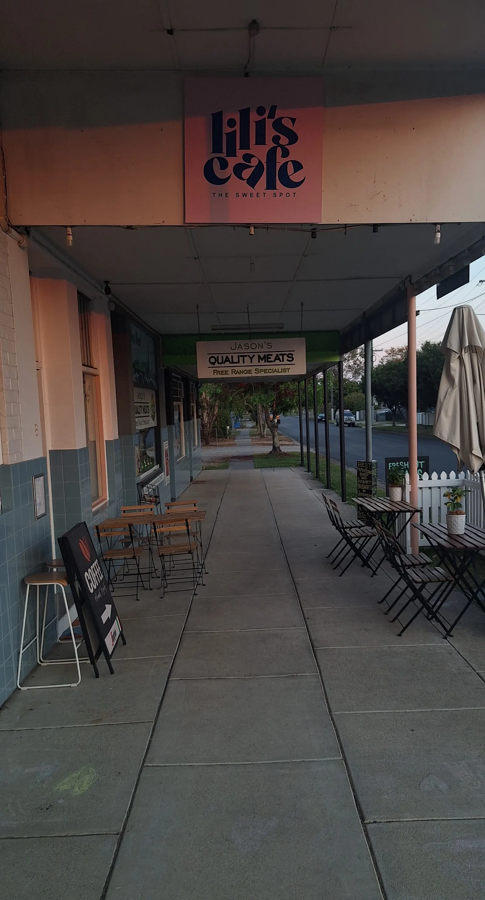 Lili's Cafe