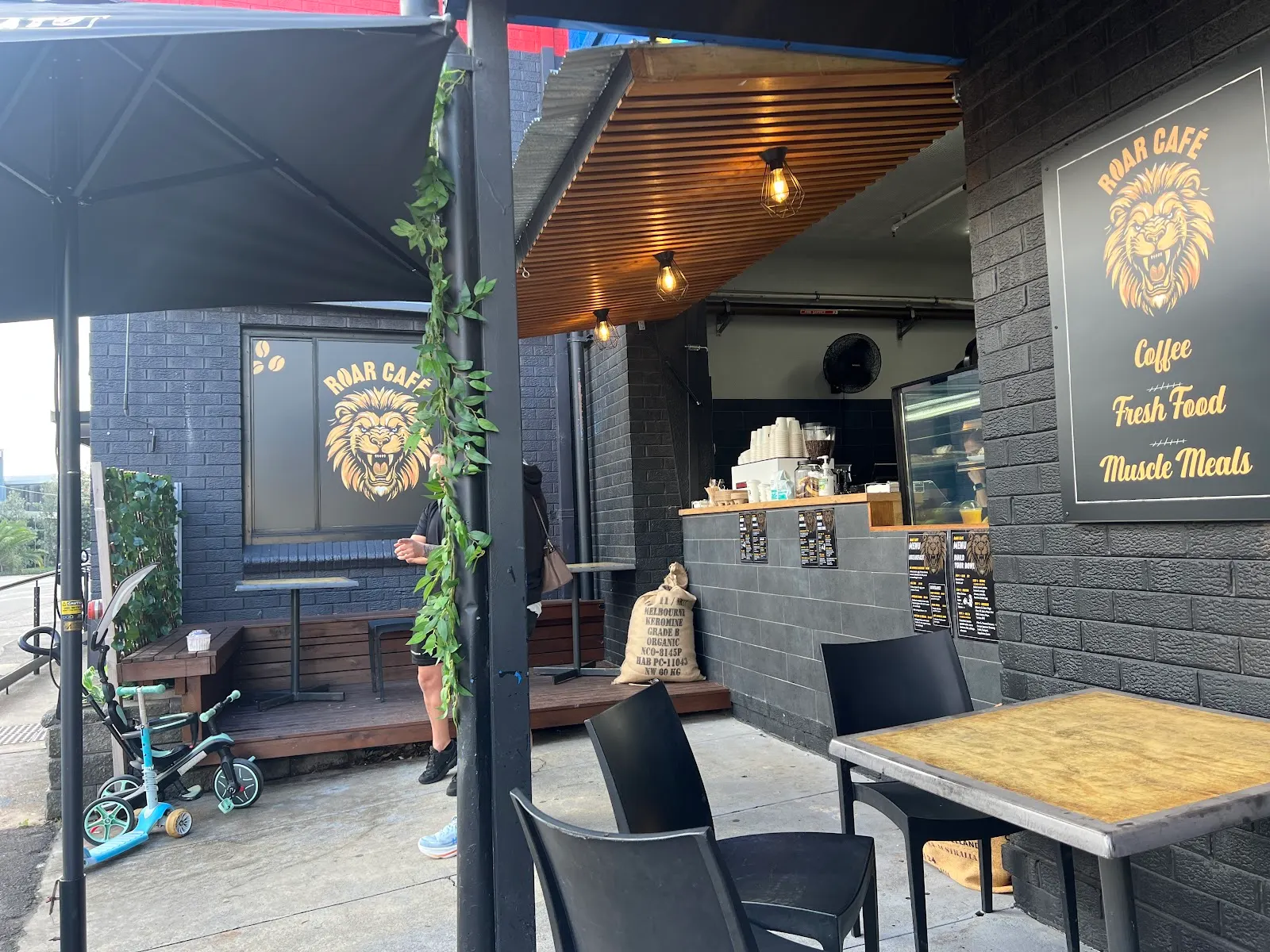 ROAR CAFE