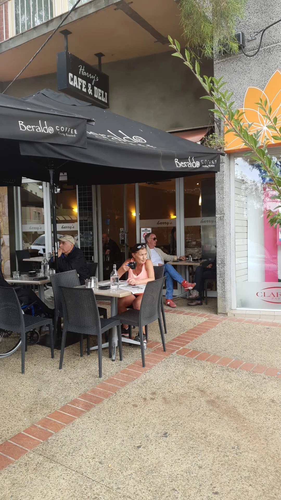 Harry's Cafe & Deli