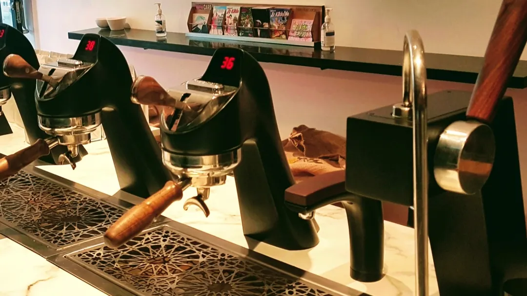 Decoy Cafe / Dark Horse Coffee Roasters