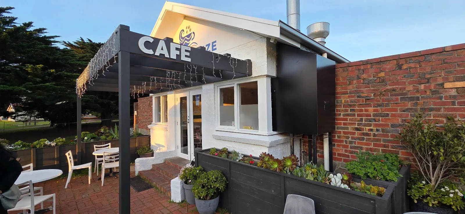The Salty Breeze Cafe