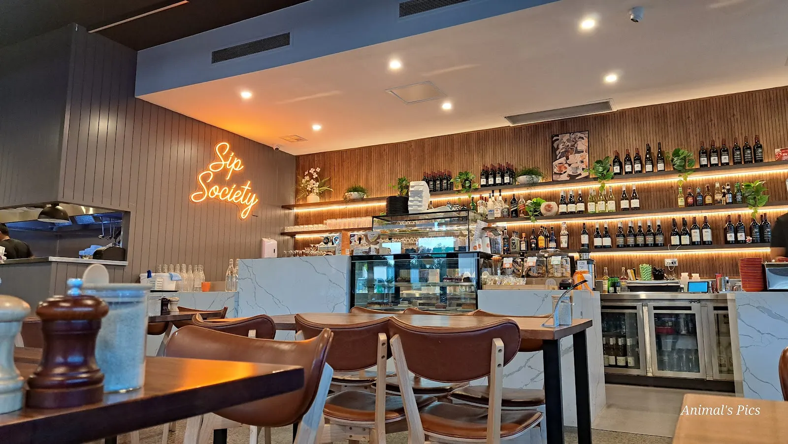 Sip Society Cafe & Bar