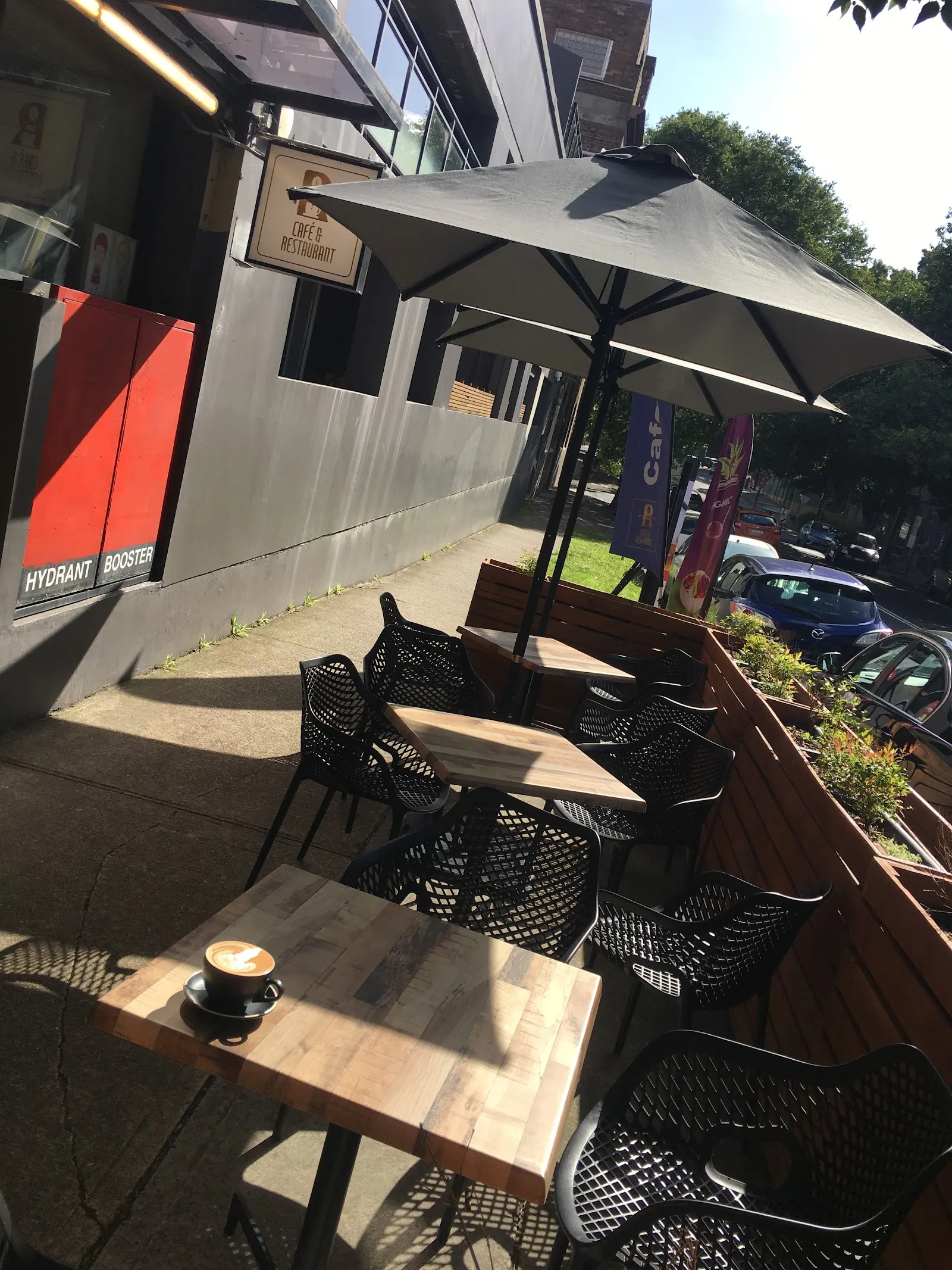 R cafe & restaurant