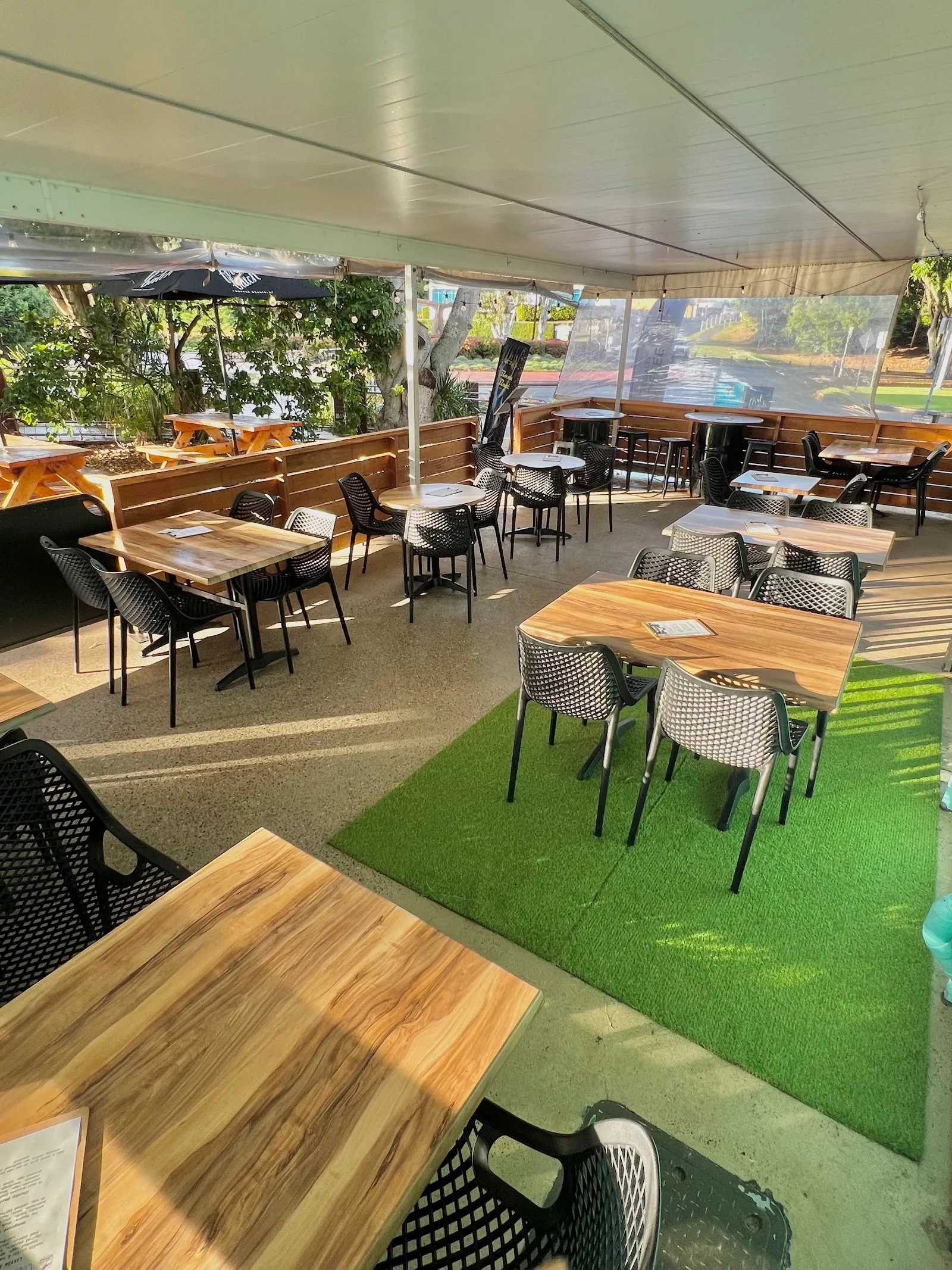 The Hungry Pelican Cafe