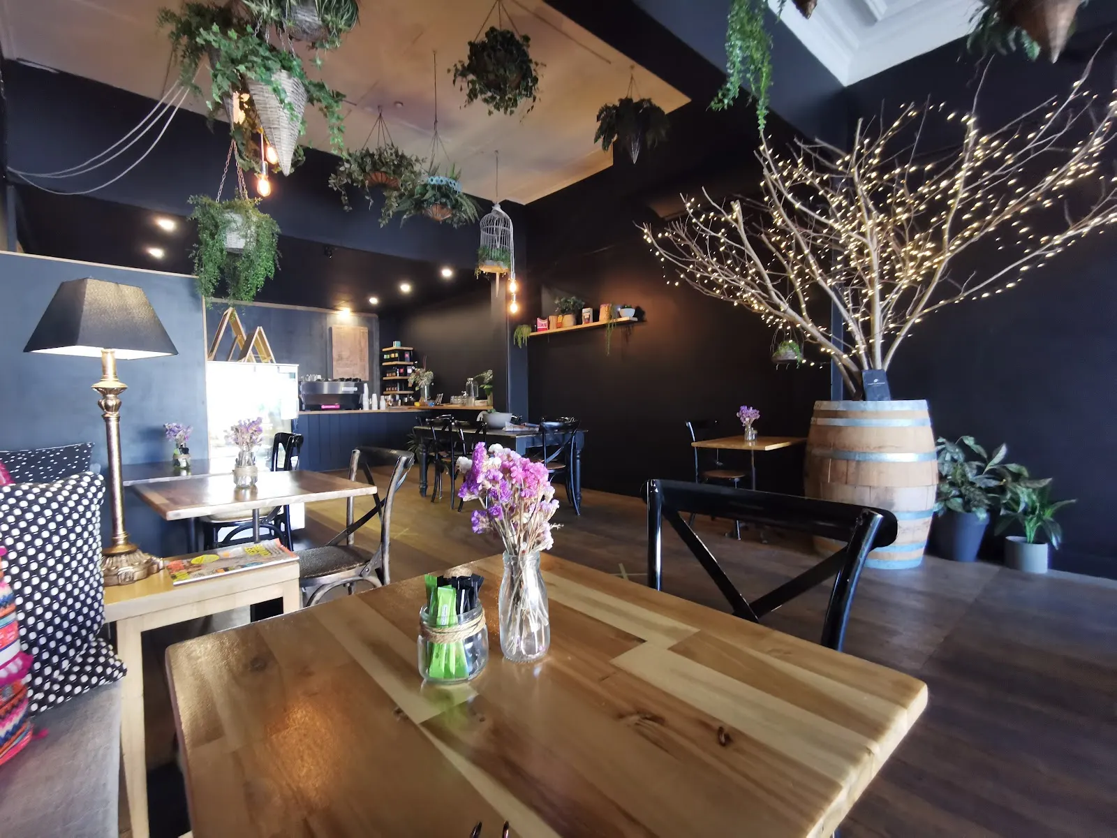 M&B Cafe & Smoothie Bar