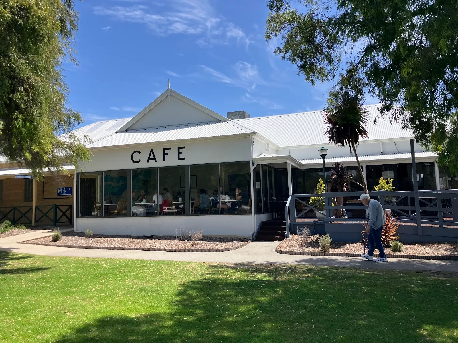 Emu Point Cafe