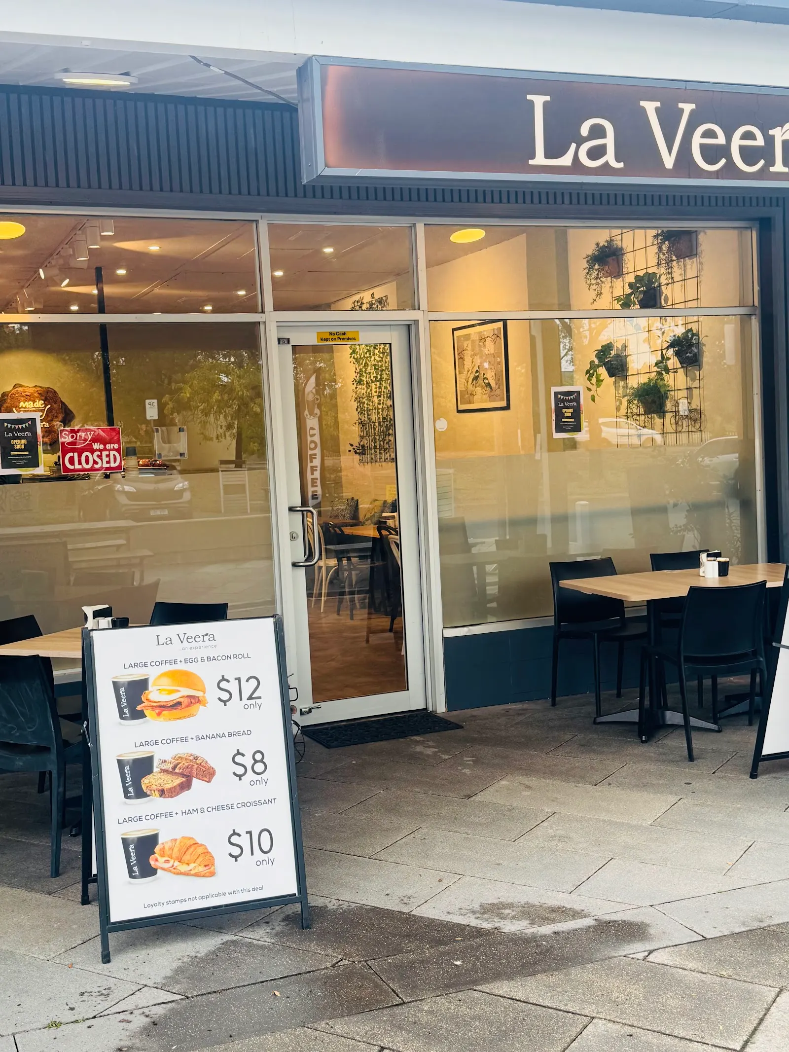 La Veera Cafe