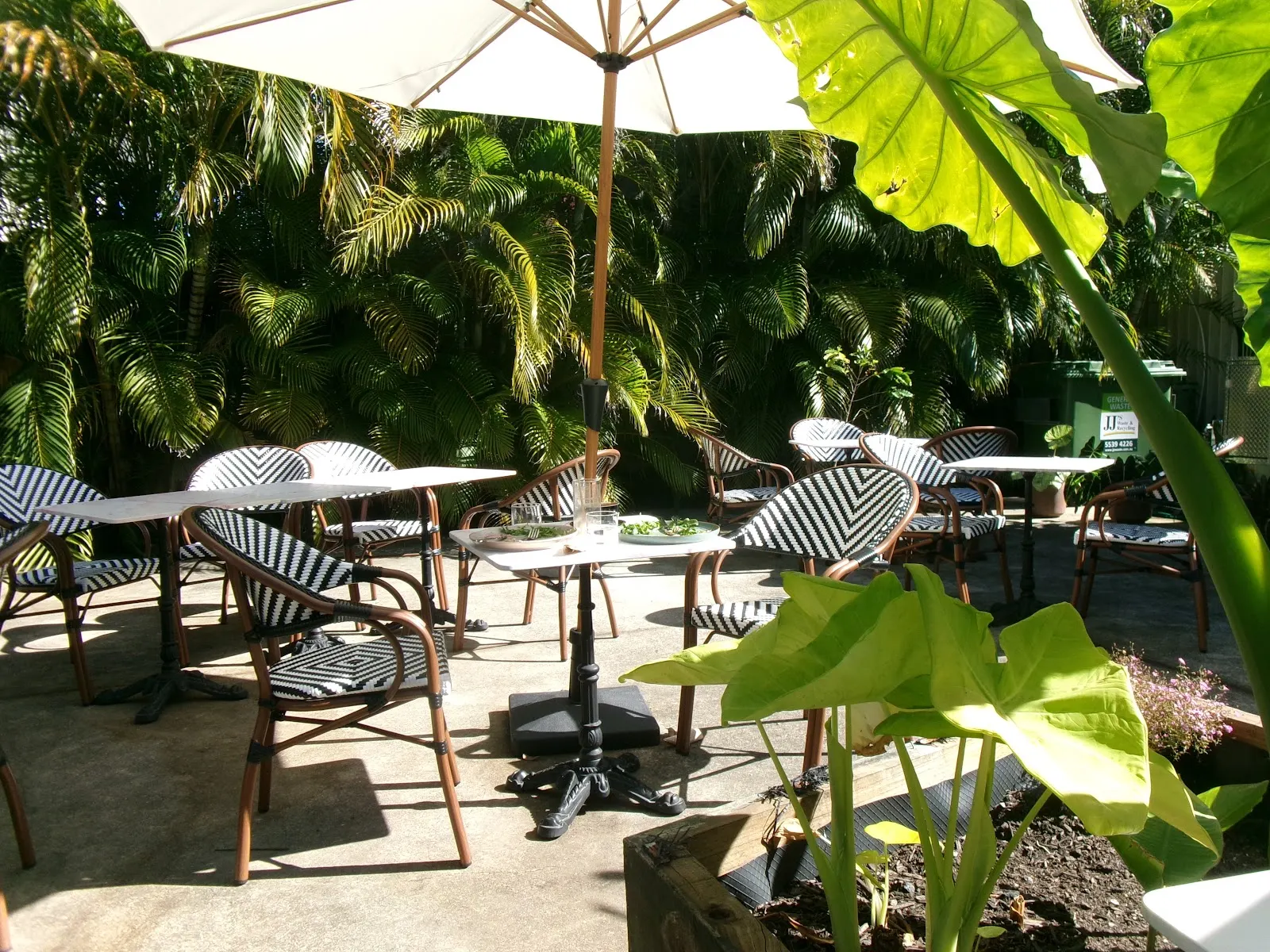 Flipside Cafe & Cocktail Garden