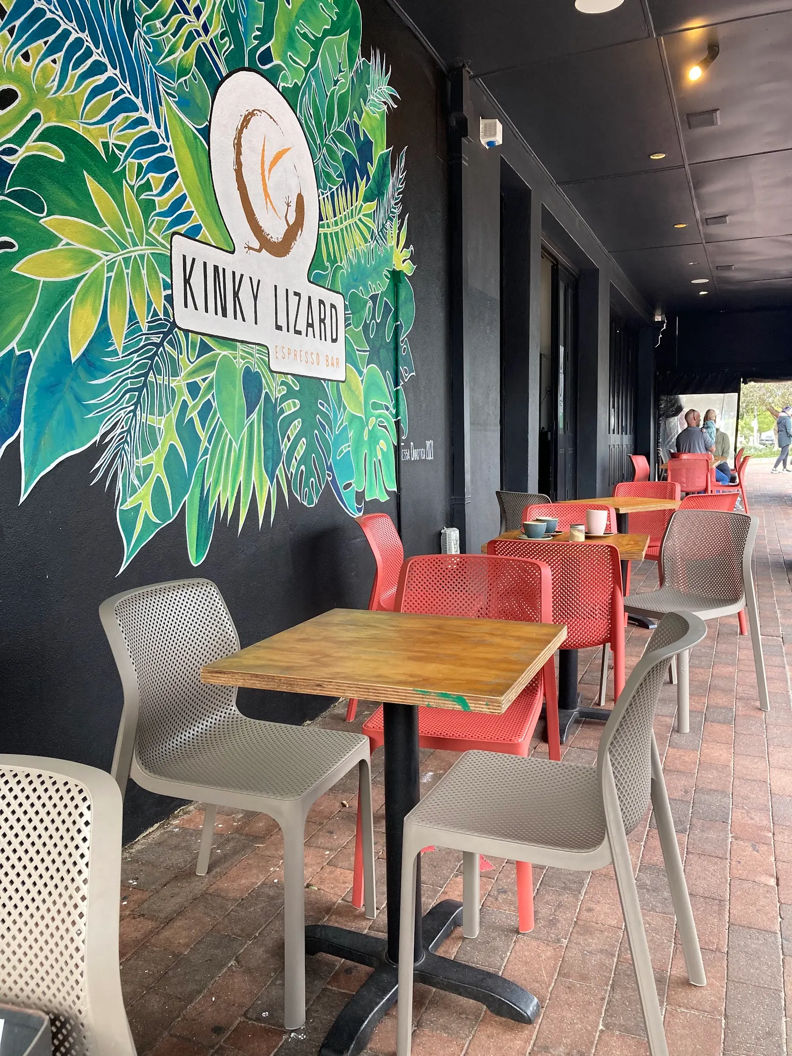 Kinky Lizard Cafe on Mews