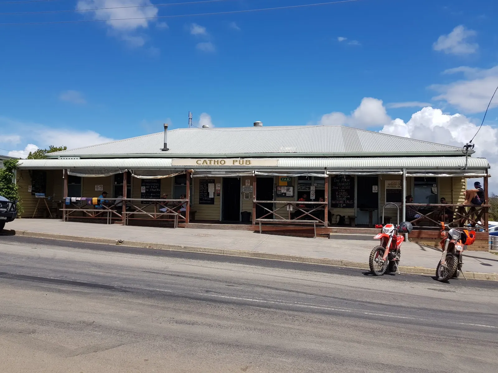 Catho Pub ("Catherine Hill Bay Hotel")