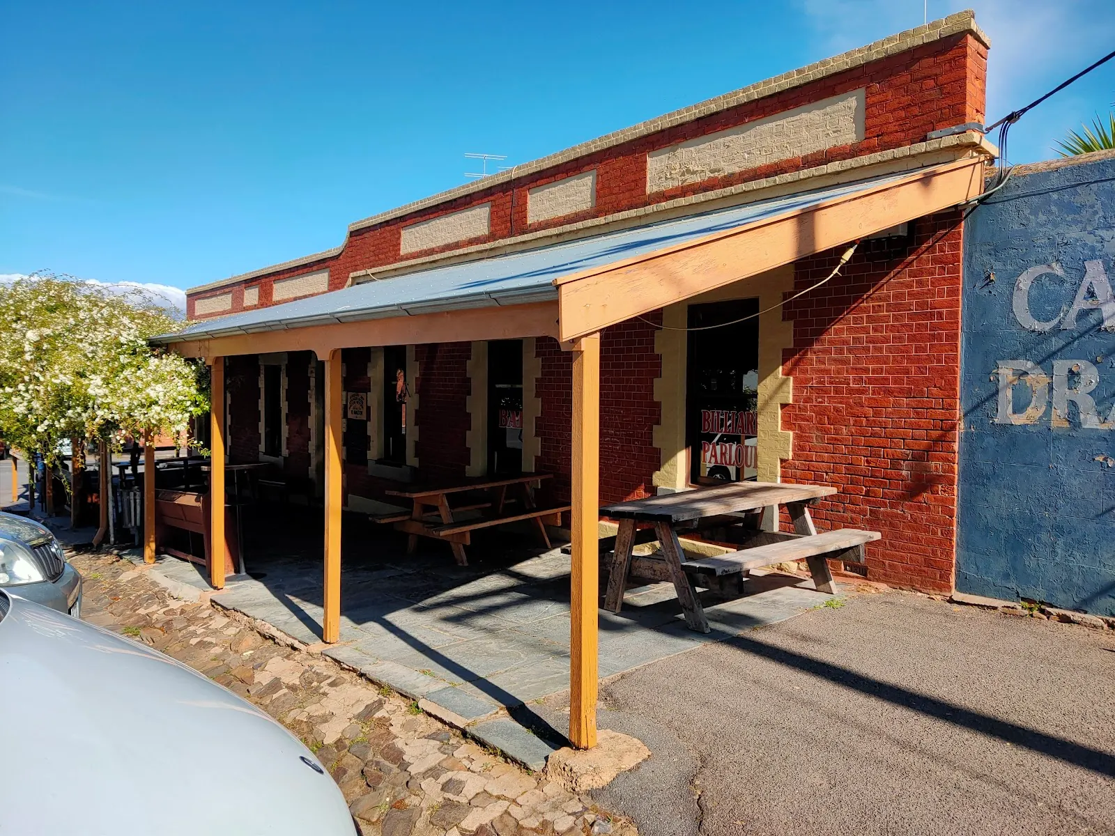 The Kangaroo Hotel