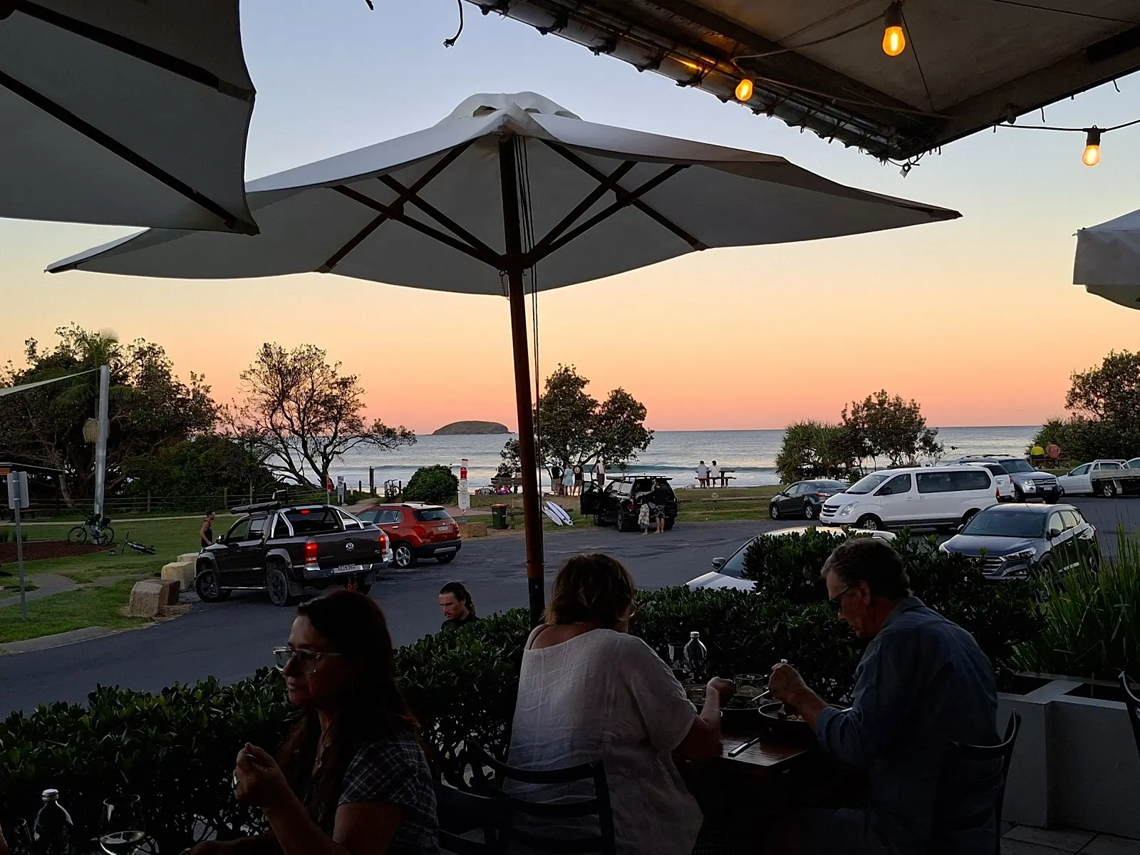 RATTLE Restaurant & Bar
