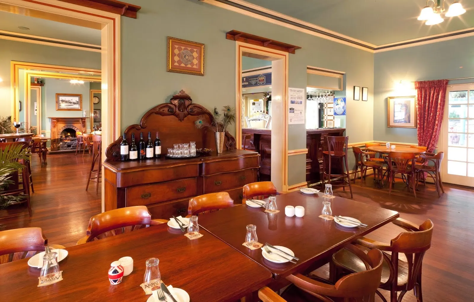 The Earl of Spencer Historic Inn - Bar & Restaurant