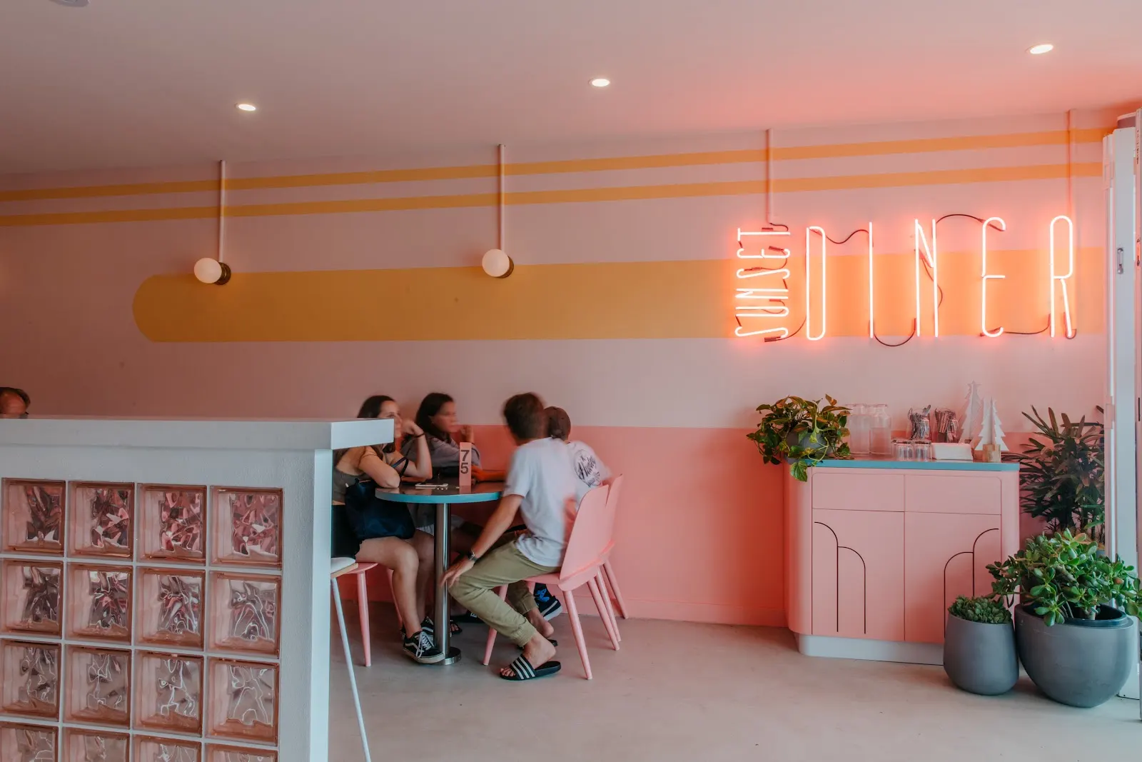 SUNSET DINER