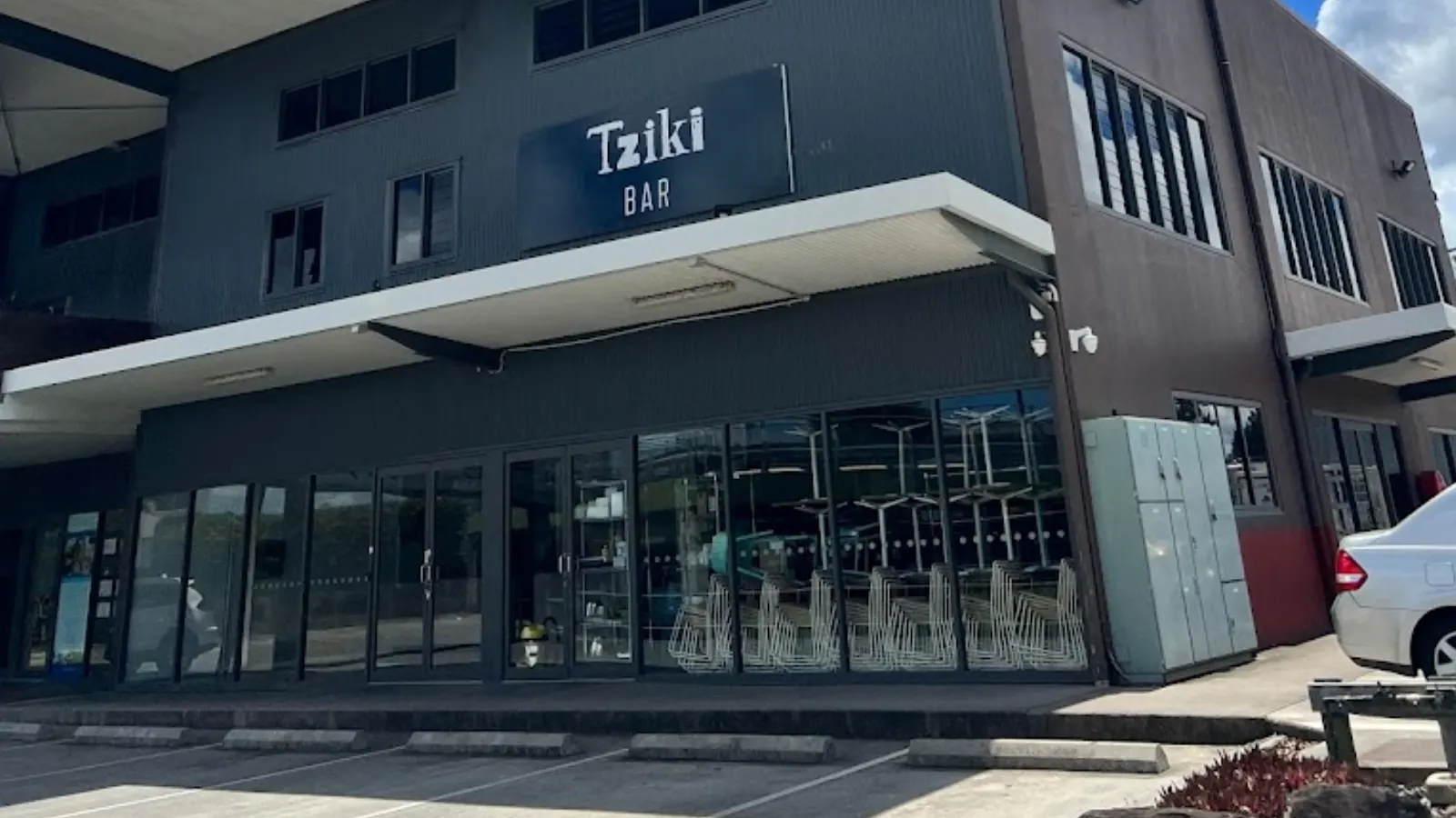 Tziki Bar
