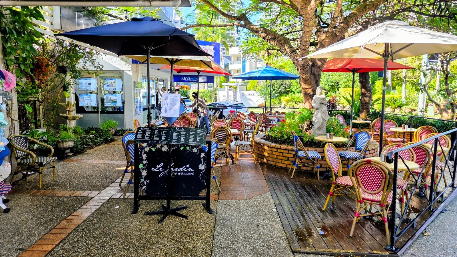 Le Jardin Cafe Restaurant