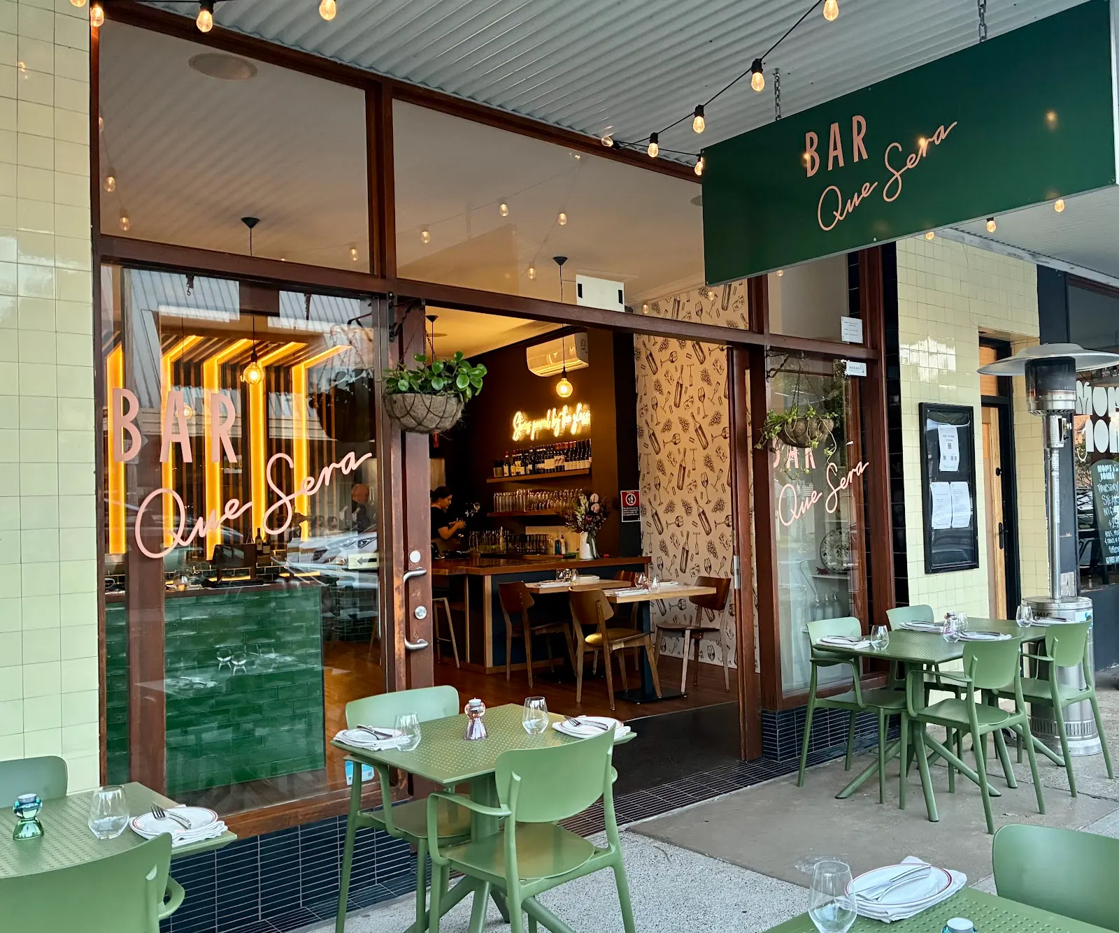 Bar Que Sera
