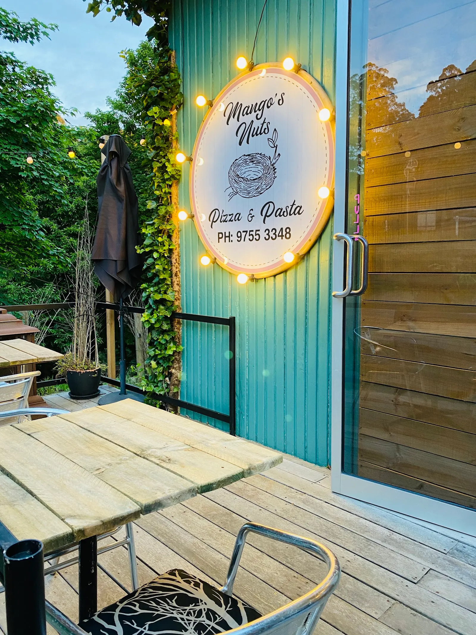 Mango's Nuts Cafe & Restaurant