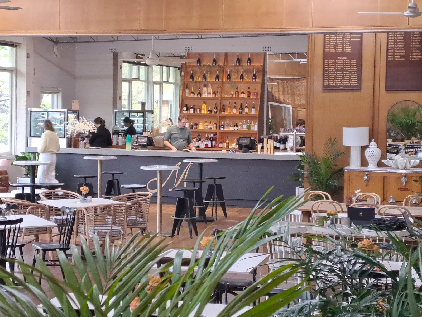 Molly's Pavilion // Cafe - Bar - Dining