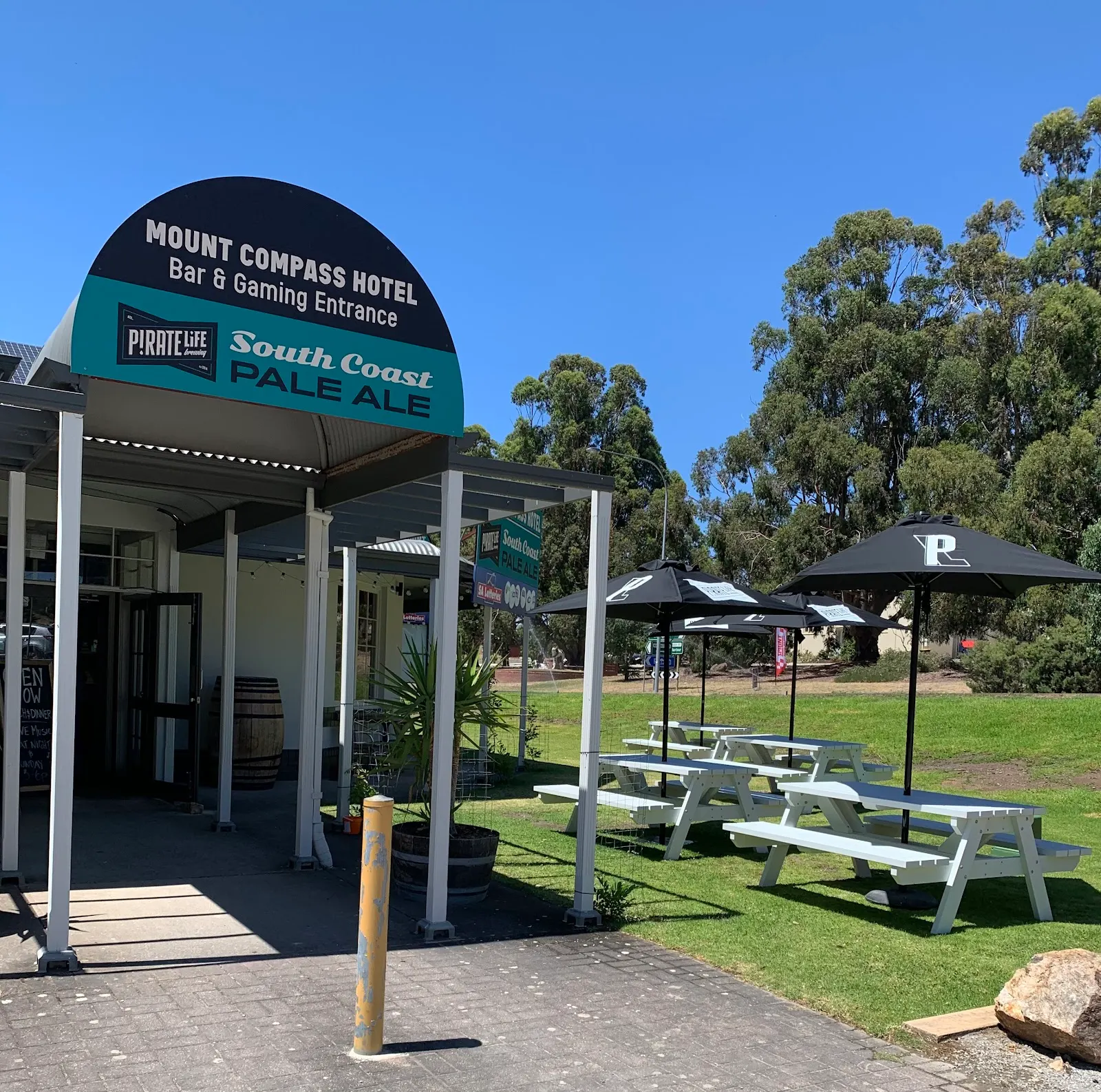 Mount Compass Hotel
