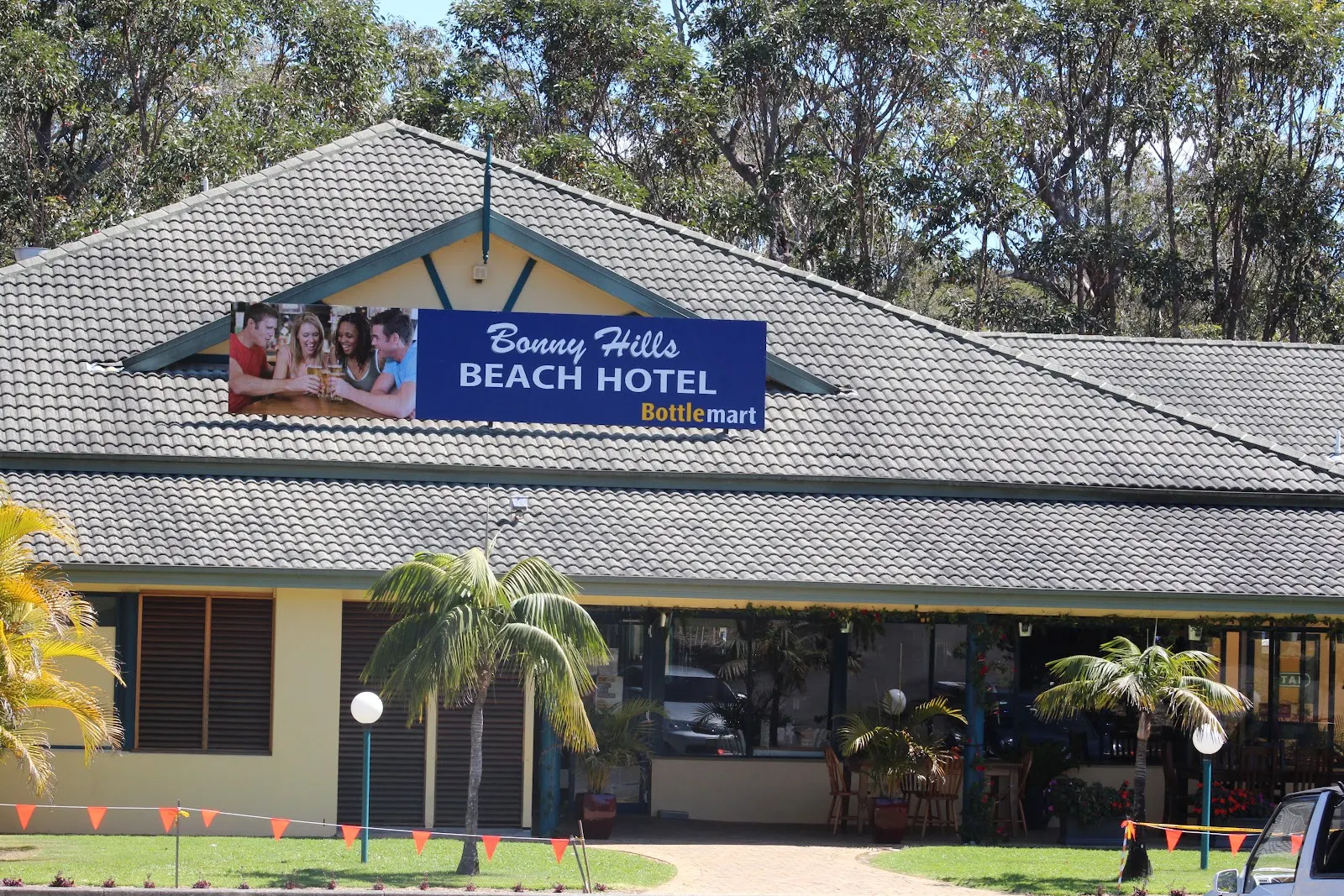 Bonny Hills Beach Hotel