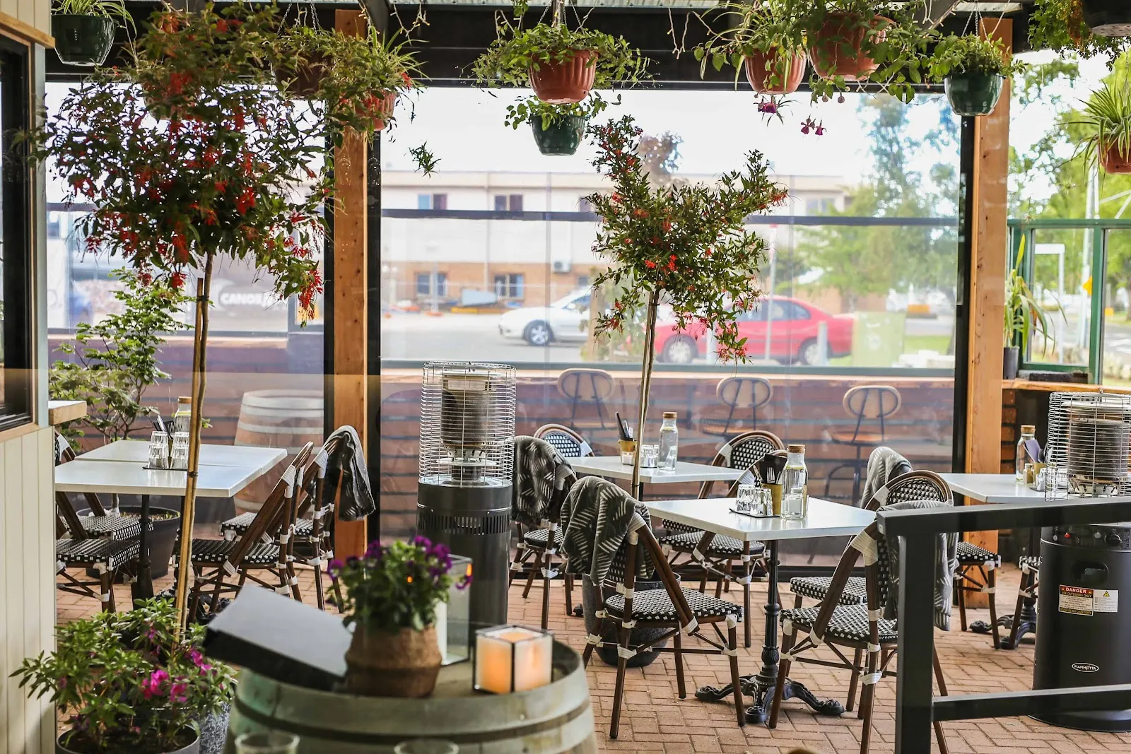 The Elegance Lounge Seafood Bar & Grill