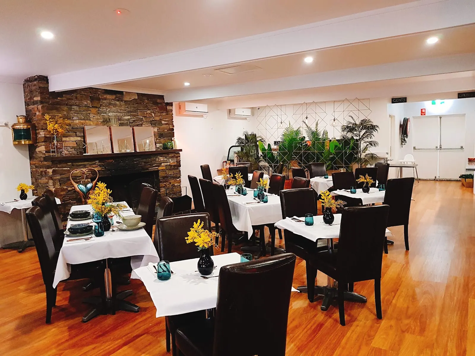 Rivergum Restaurant & Bar