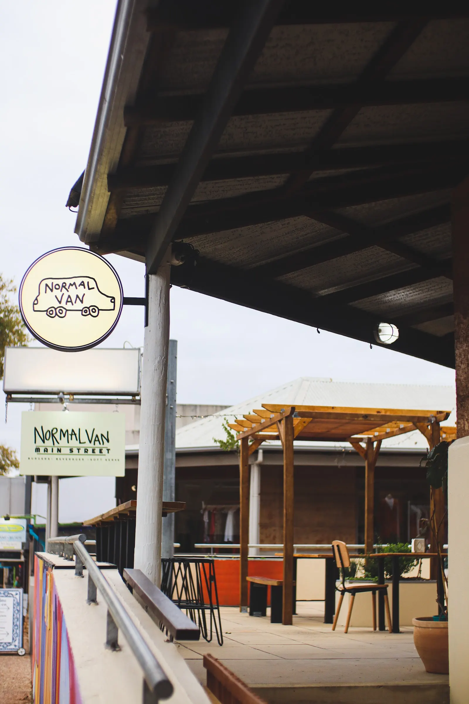 Normal Van Main Street