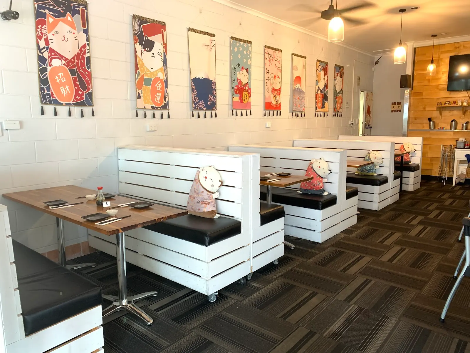 Tanoshi Sushi & Tea House