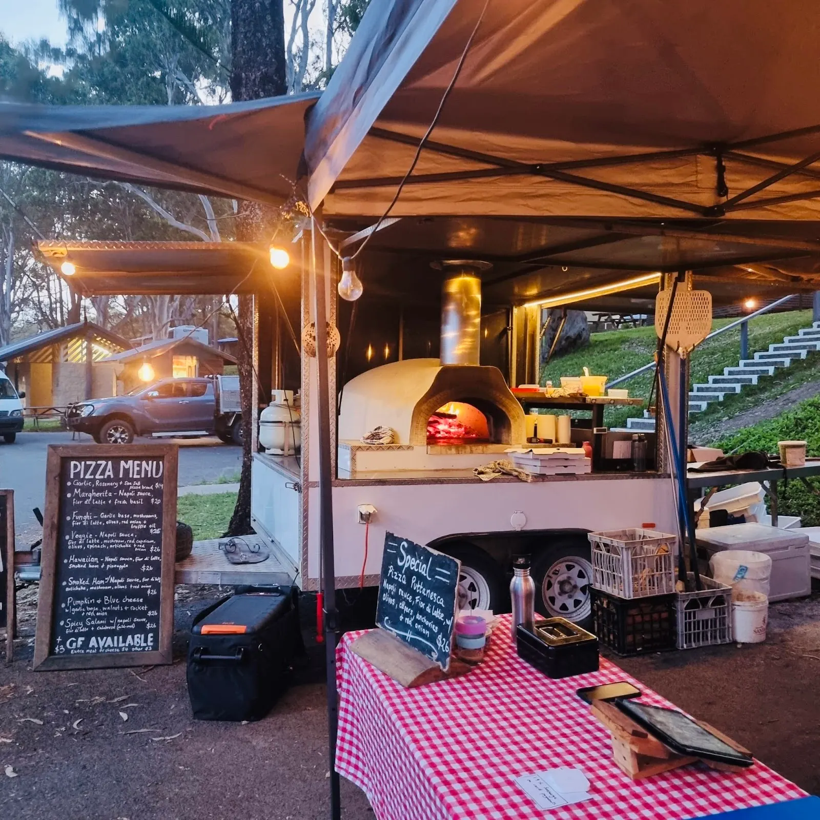 Mo's Artisan Wood Fired Pizza