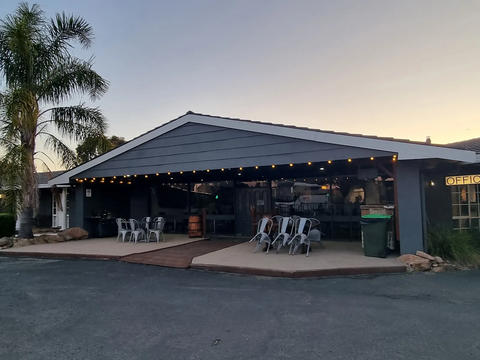 Australian Homestead Motor Lodge
